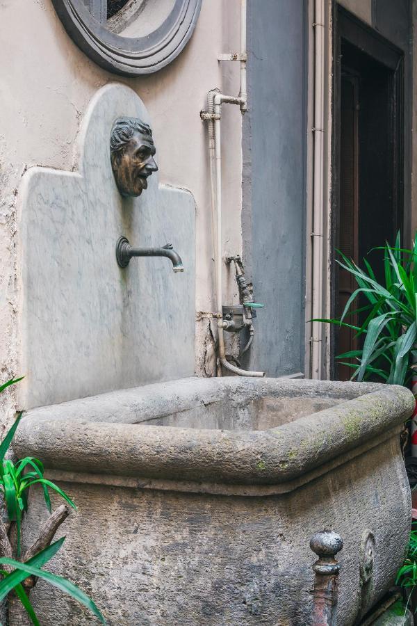 Hotel La Smorfia Napoli Esterno foto