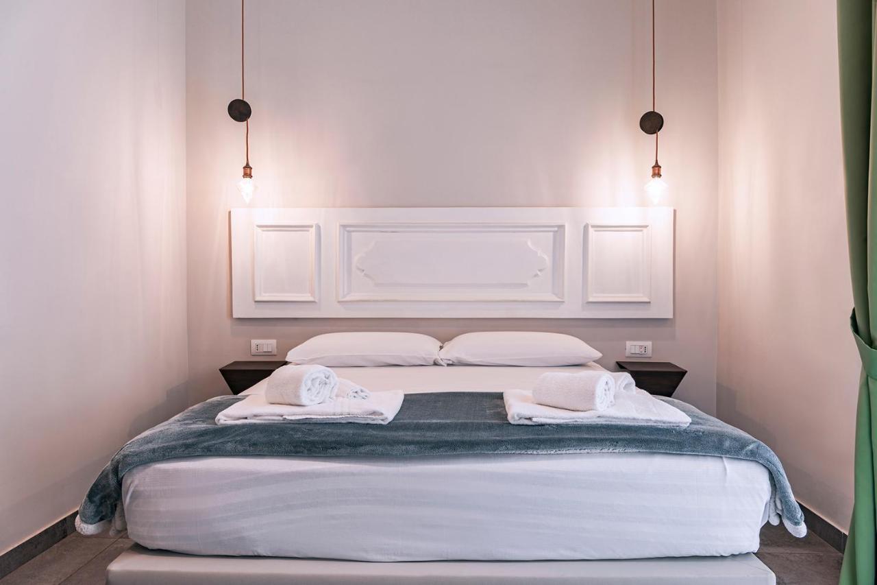 Hotel La Smorfia Napoli Esterno foto