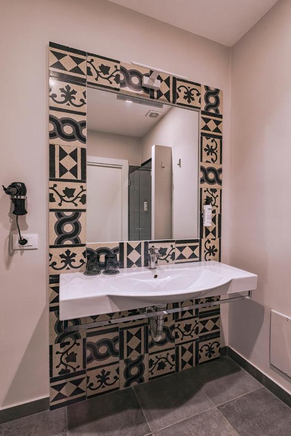 Hotel La Smorfia Napoli Esterno foto