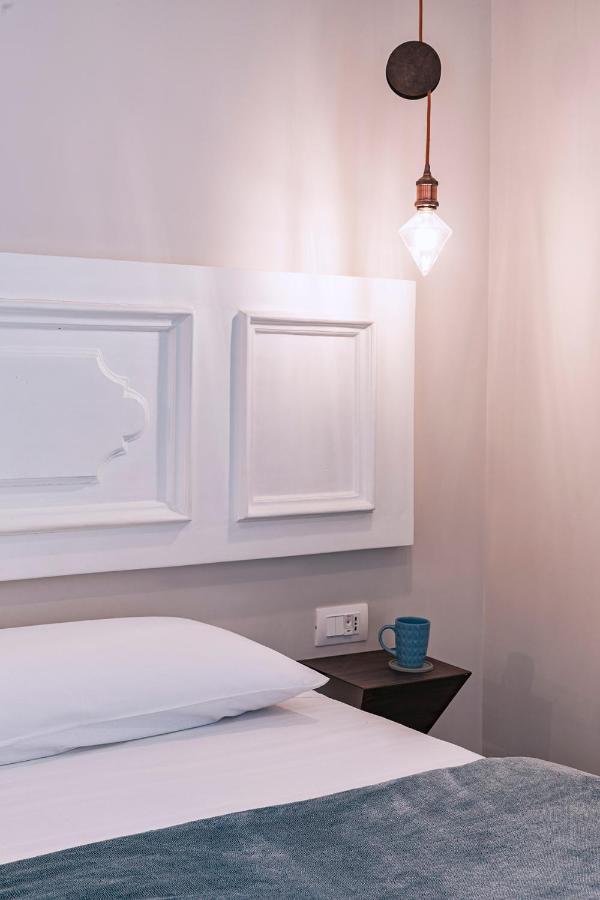 Hotel La Smorfia Napoli Esterno foto