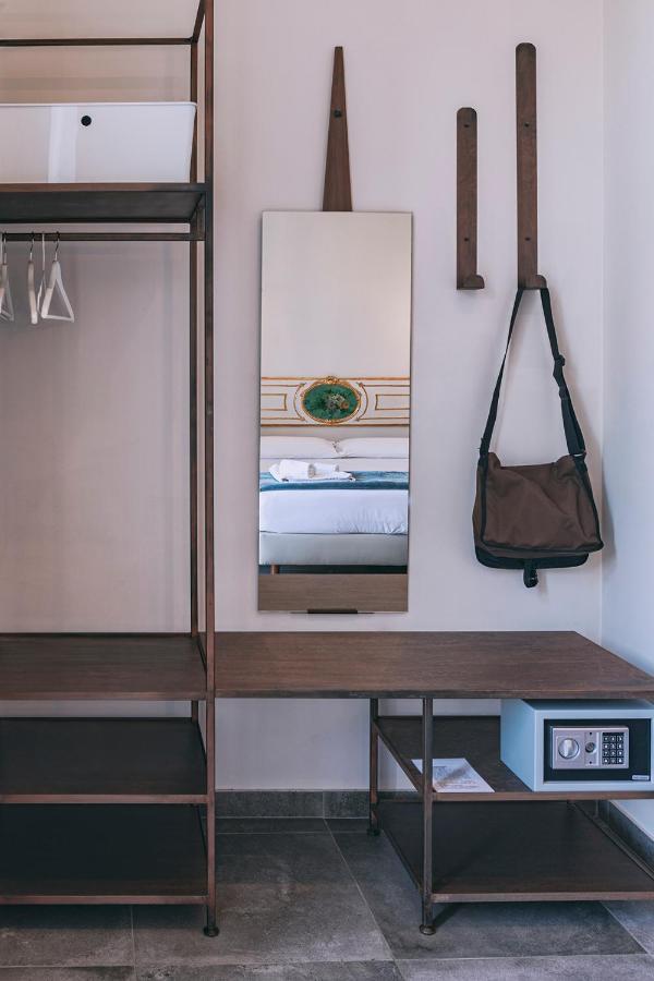 Hotel La Smorfia Napoli Esterno foto