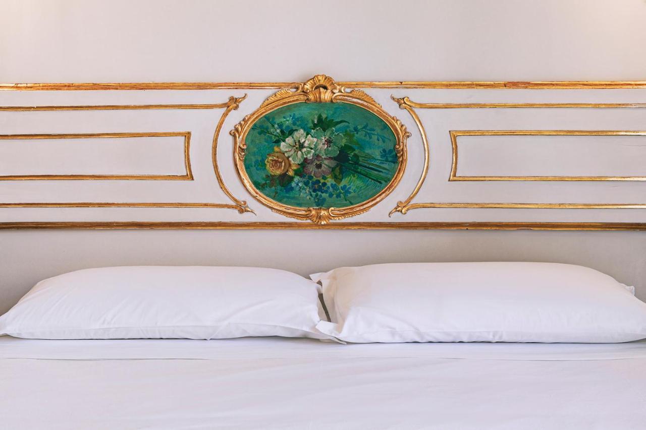 Hotel La Smorfia Napoli Esterno foto